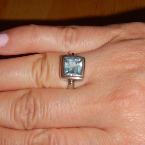 Lori Bonn Blue Topaz Silver Ring - Picture 2 of 9